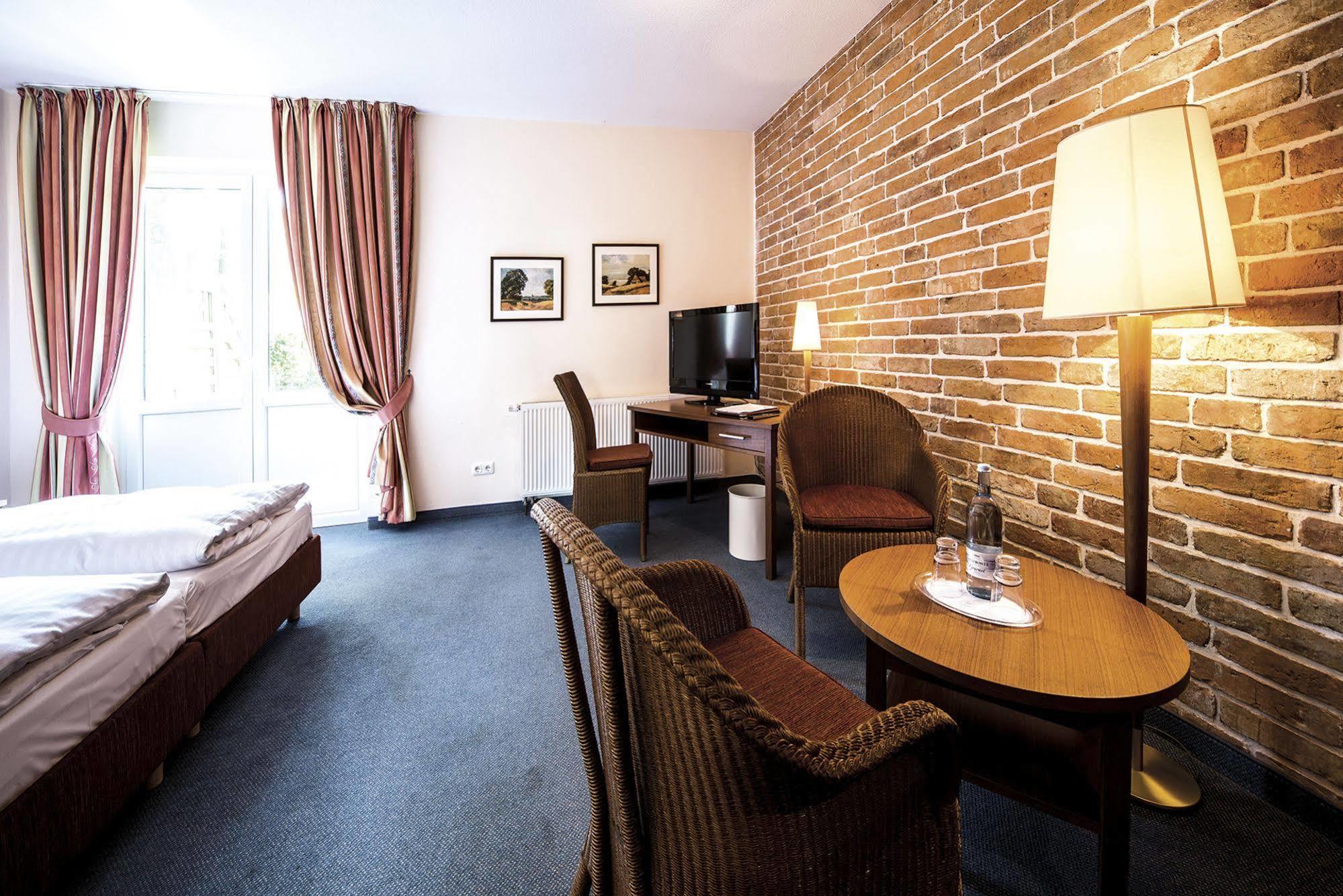 Seehotel Heidehof Klein Nemerow Ngoại thất bức ảnh